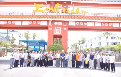 Đoàn cán bộ lão thành thăm Ecogarden